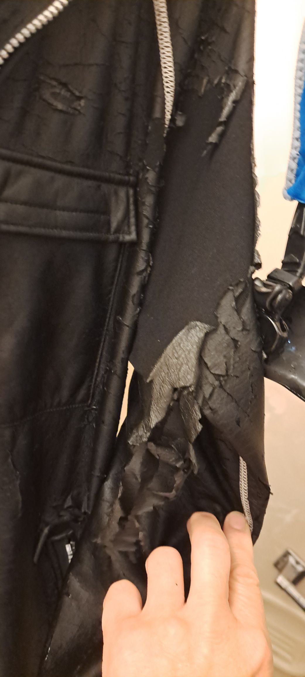 ボロボロのボートコート