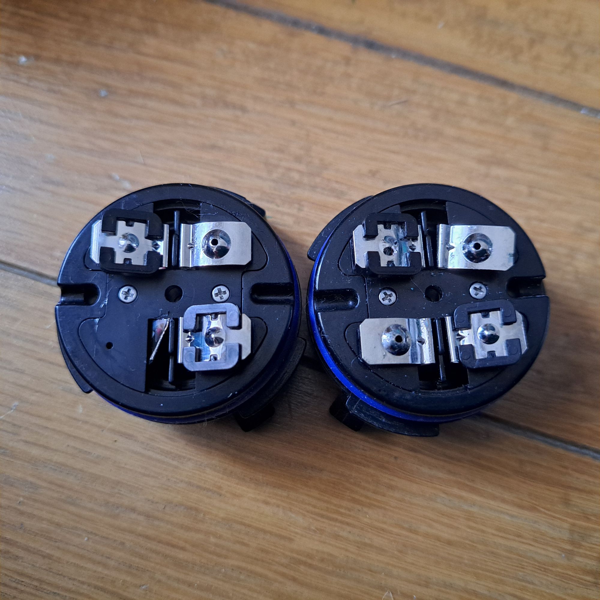 またバッテリーキャップが