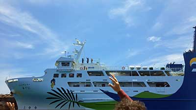 フェリーからお見送り